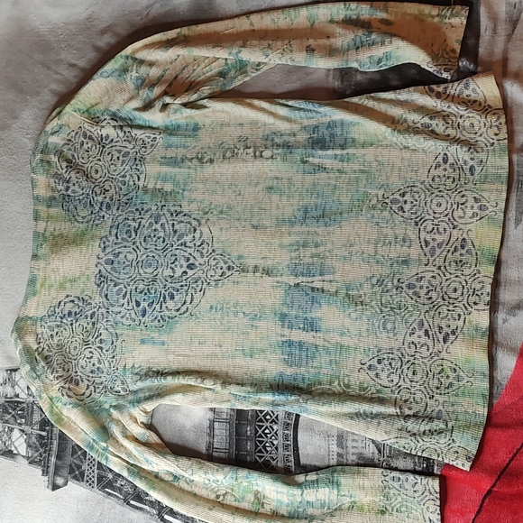 Kiara Green/White Shirt - Picture 6 of 7